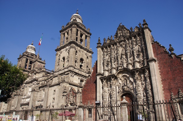 Katedra
Miasto Meksyk, wzniesione w miejscu dawnej stolicy Imperium Azteków
