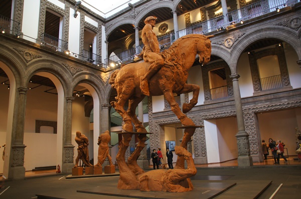 Miasto Meksyk, wzniesione w miejscu dawnej stolicy Imperium Azteków
