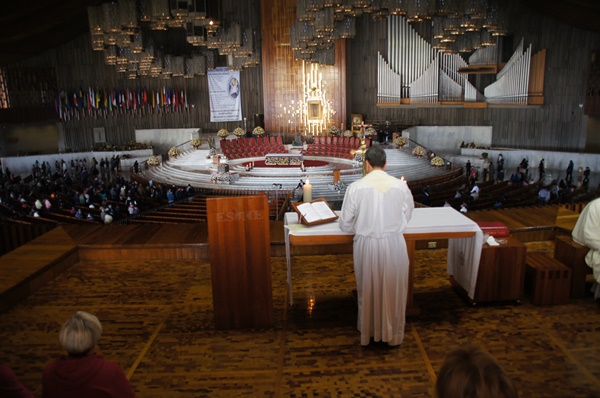 Msza święta w Bazylice Matki Bożej z Guadalupe, które jest największym Sanktuarium Maryjnym na świecie
