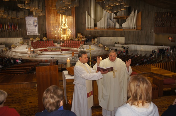 Msza święta w Bazylice Matki Bożej z Guadalupe, które jest największym Sanktuarium Maryjnym na świecie

