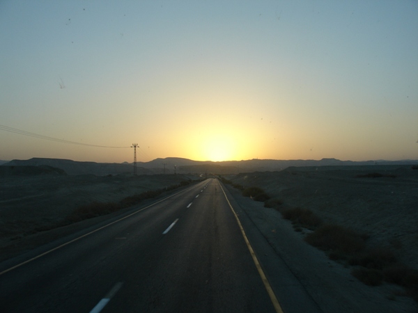 W drodze przez pustynię
